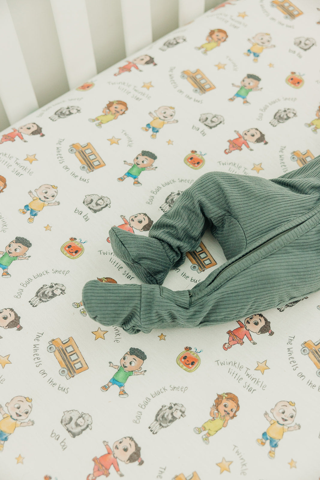 Premium Knit Fitted Crib Sheet - CoComelon Friends