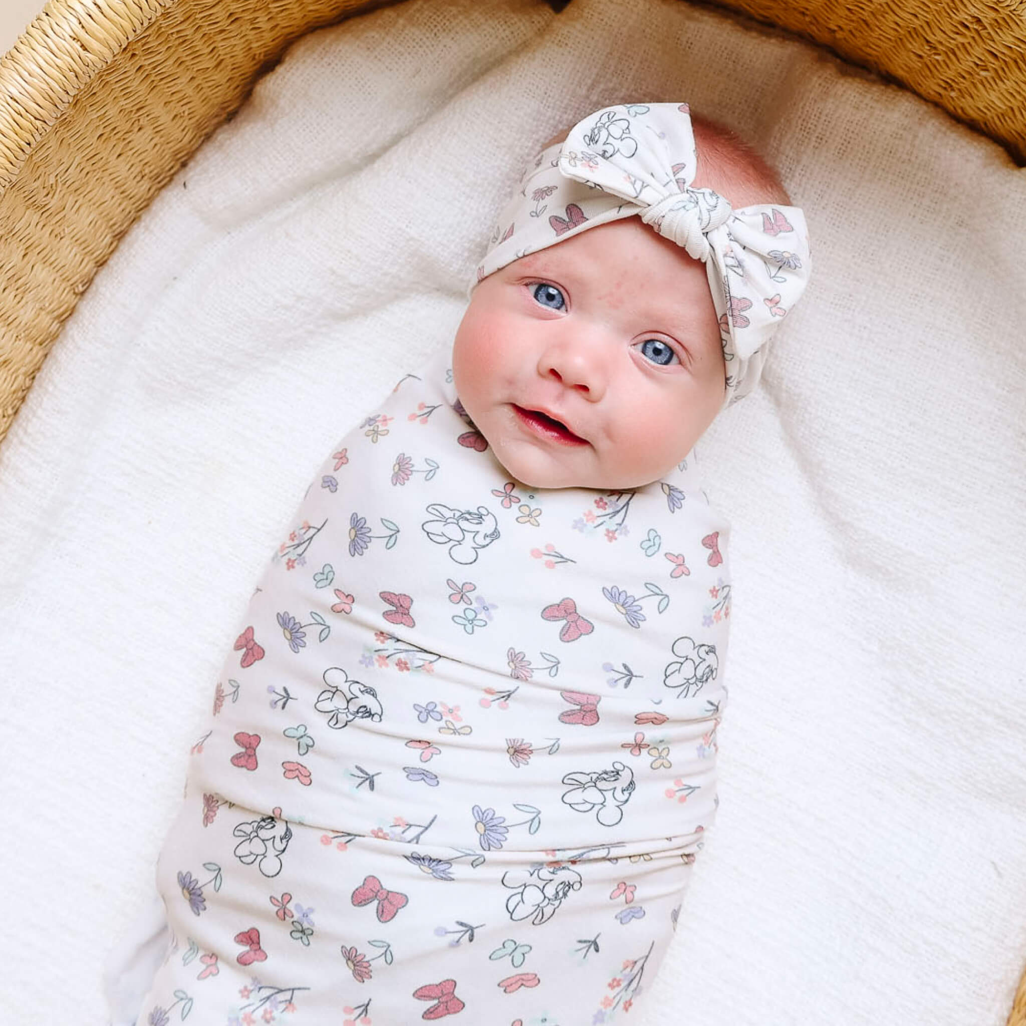 Knit Swaddle Blanket - Minnie Mouse's Bowquet