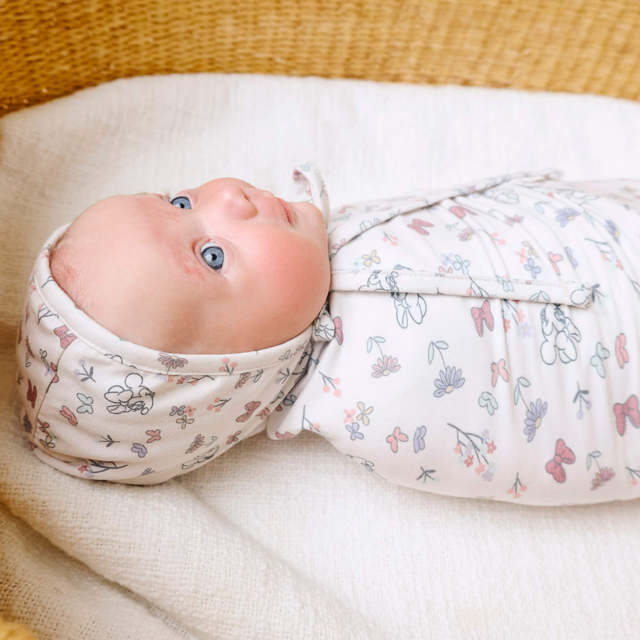 Knit Swaddle Blanket - Minnie Mouse's Bowquet
