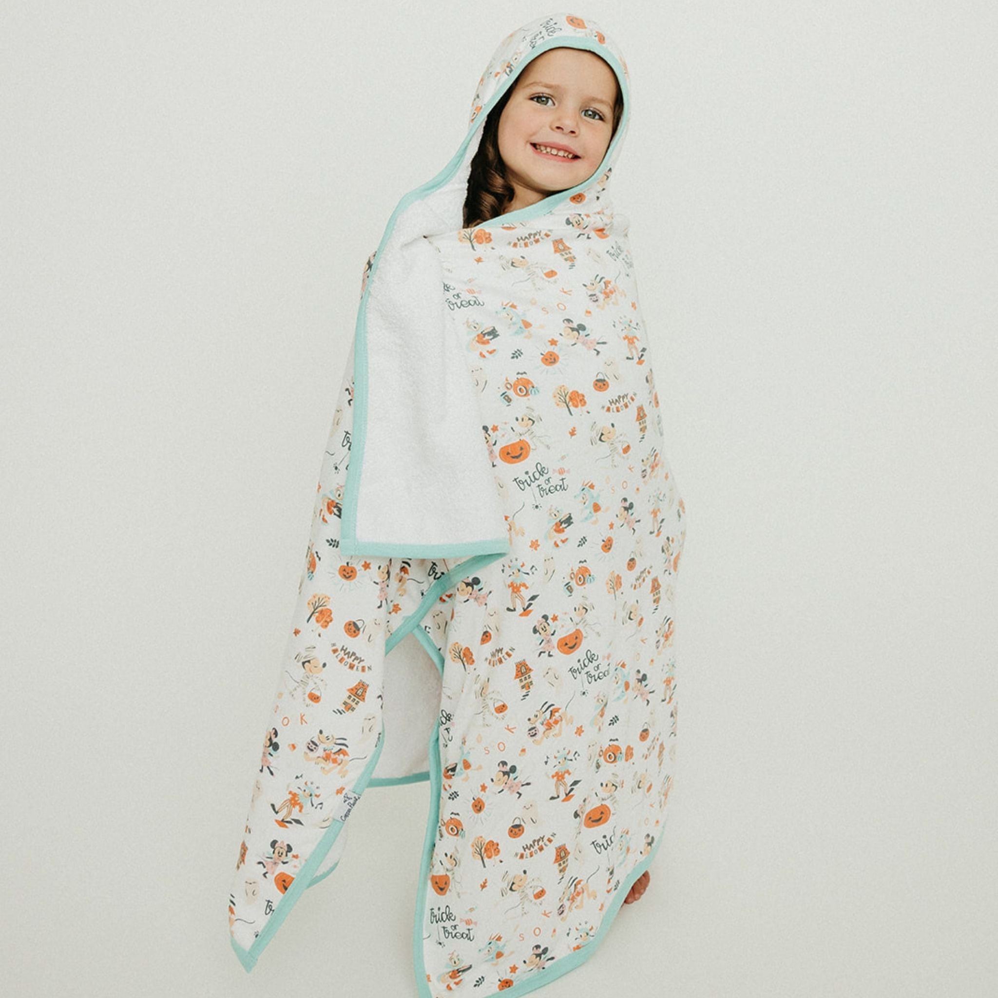 Premium Big Kid Hooded Towel - Mickey Mouse's Boo Bash