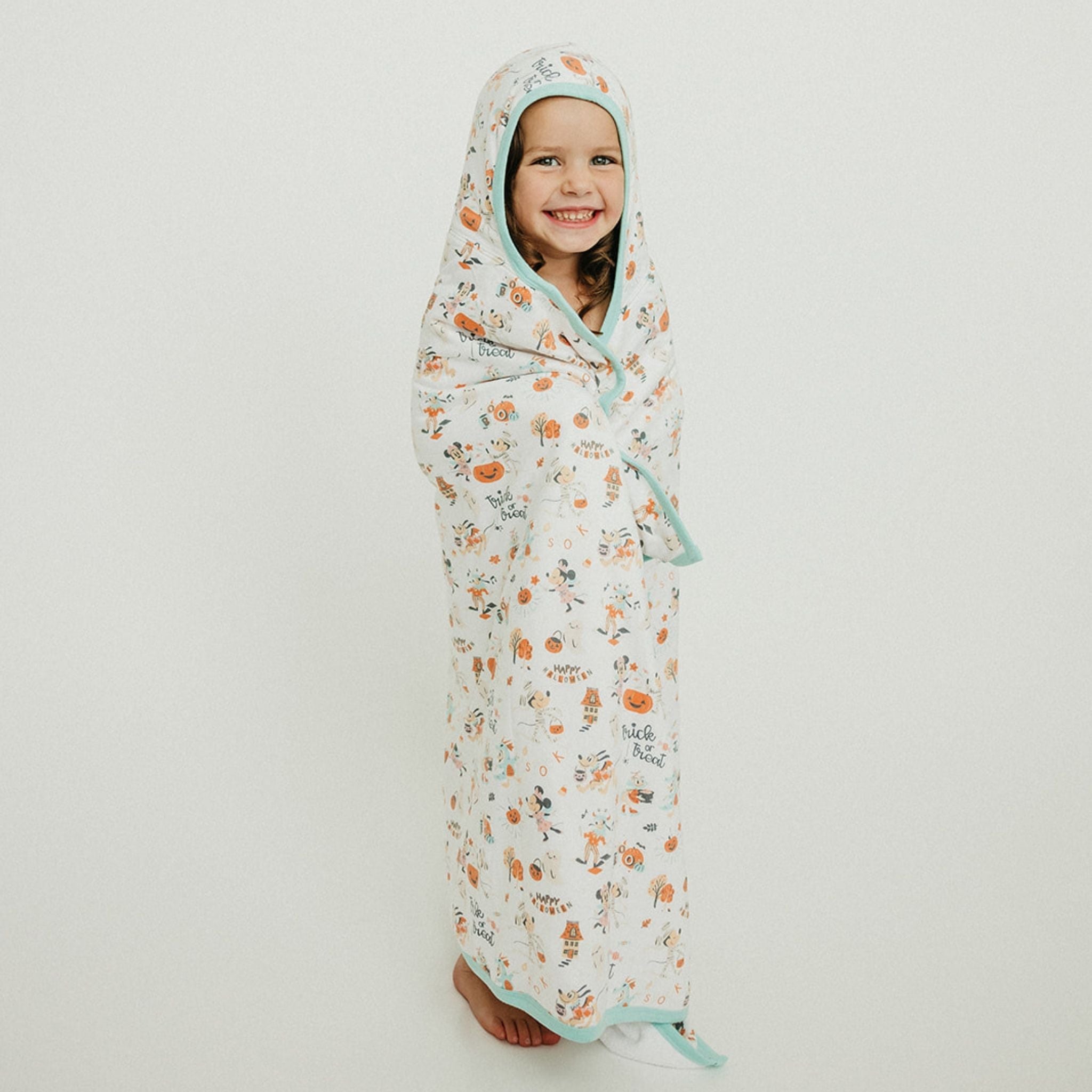 Premium Big Kid Hooded Towel - Mickey Mouse's Boo Bash
